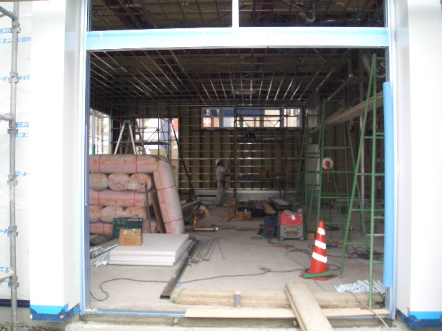 ショールーム建設中。